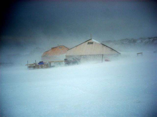 blizzard-in-mawsons-huts-18-small