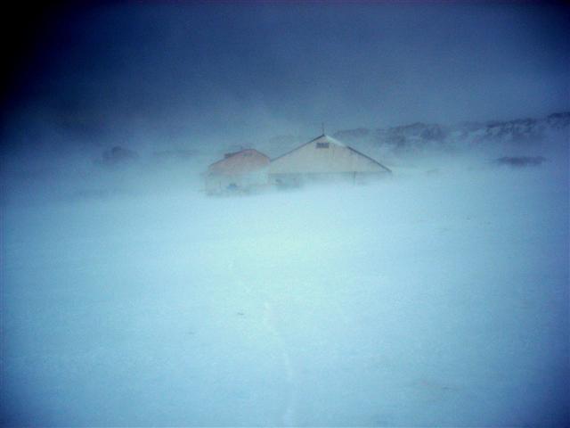 blizzard-in-mawsons-huts-17-small